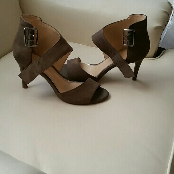 Jessica Simpson dark beige suede pumps
