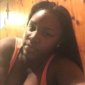 Meet your Posher, Evaya