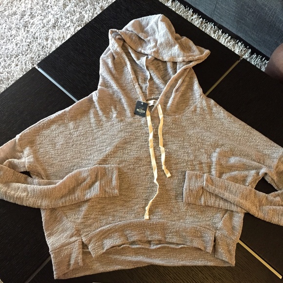 Hollister Tops - HOLLISTER LIGHTWEIGHT HOODIE NWT