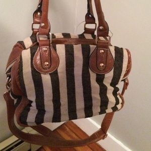 Striped bucket bag