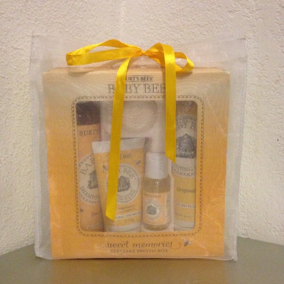 Burt's Bees Baby Gift Set - Picture 2 of 4