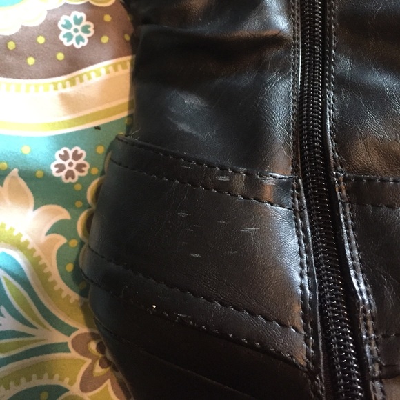 Boots - Picture 3 of 3
