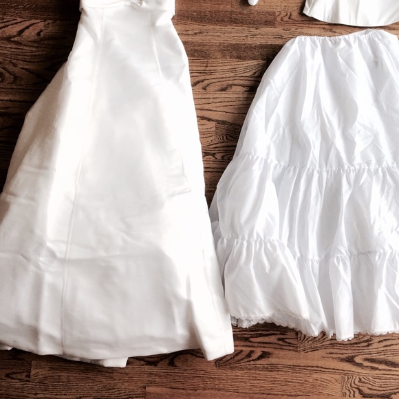 Bridal dress and accessories - Picture 3 of 6