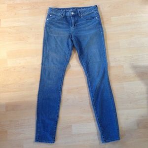 Light wash skinny jeans