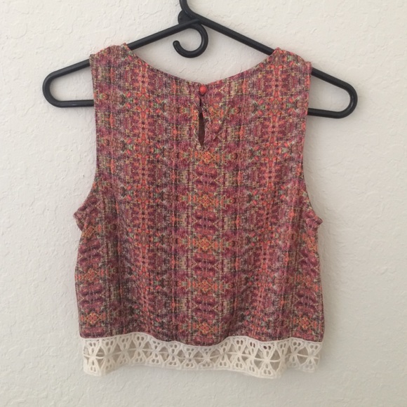 adorable laced bottom top - Picture 2 of 3