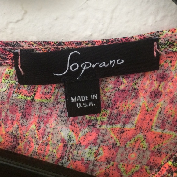 adorable laced bottom top - Picture 3 of 3