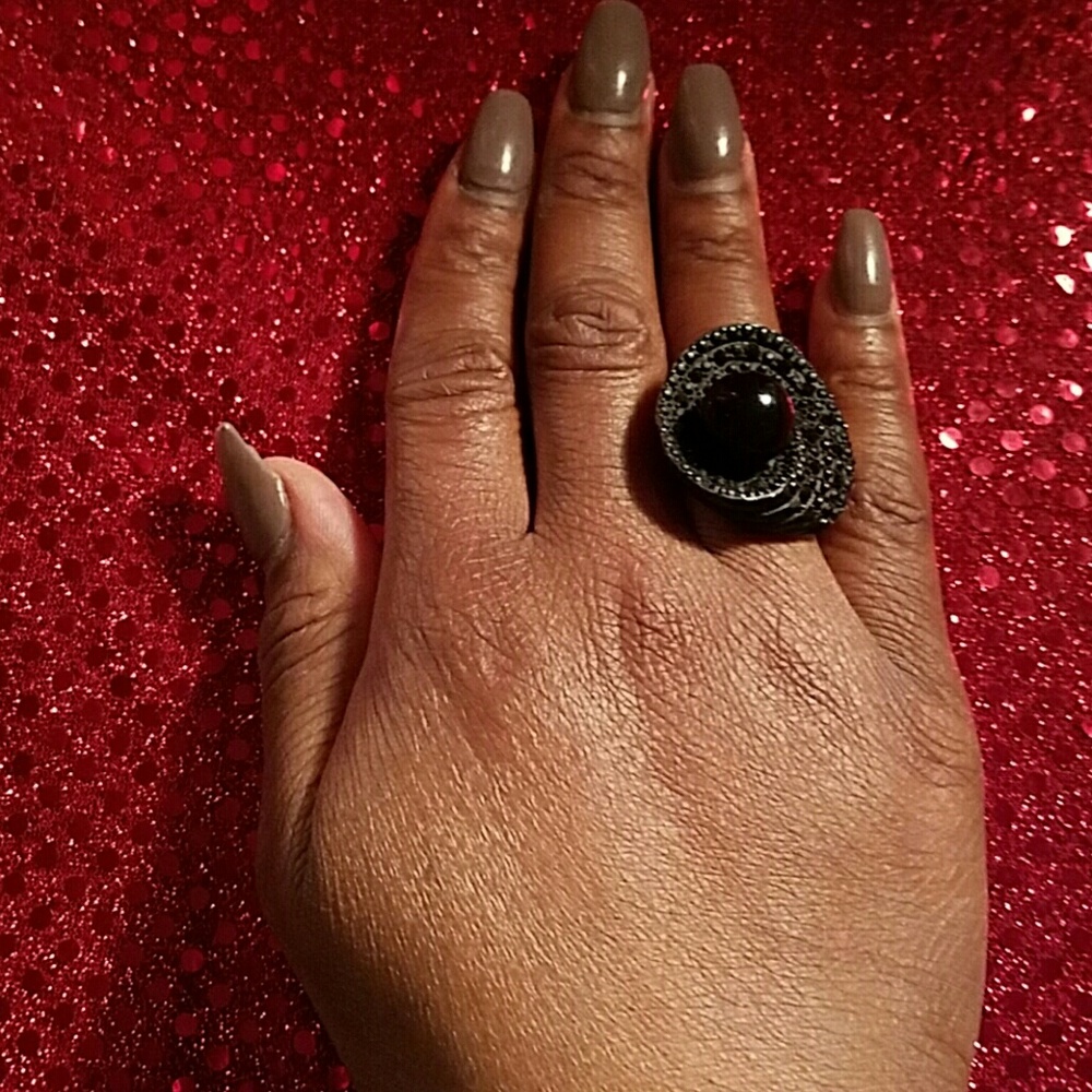 Black statement ring - Picture 2 of 4