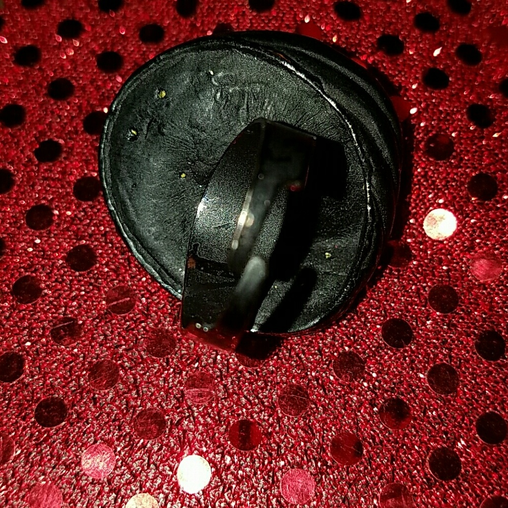 Black statement ring - Picture 4 of 4