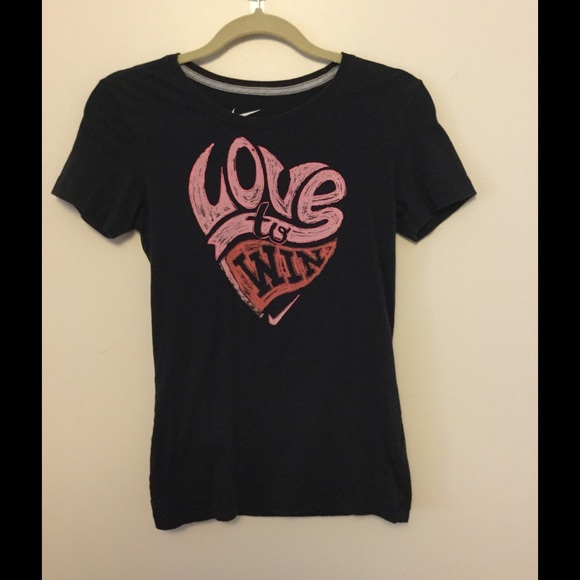 Woman's Nike shirt
