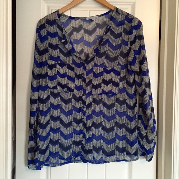 Patterned Button-up Blouse - Picture 3 of 3