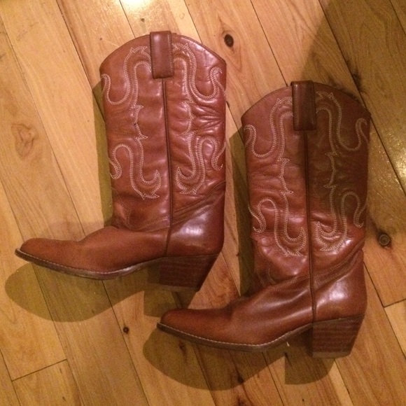 Authentic Comanche cowboy boot size 7 gently used