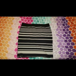 Old Navy black and grey pencil skirt