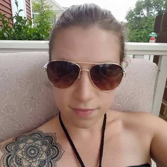 Meet your Posher, Danielle