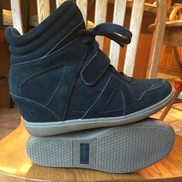 Sketchers wedge tennis shoe