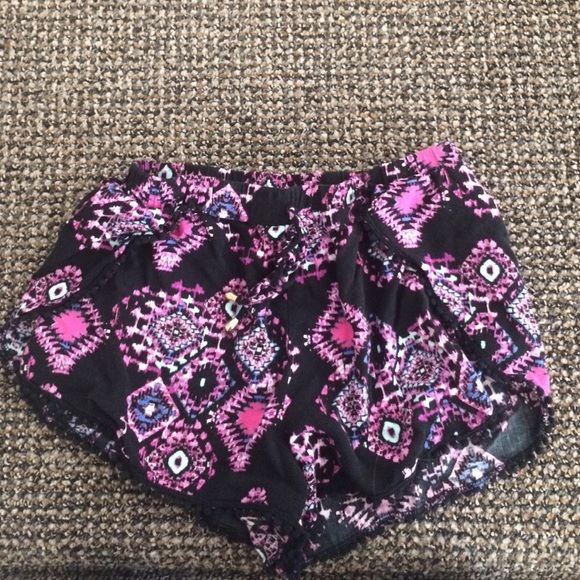black printed flowy shorts - Picture 1 of 3
