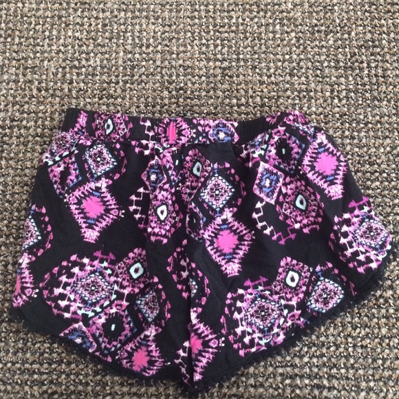 black printed flowy shorts - Picture 2 of 3