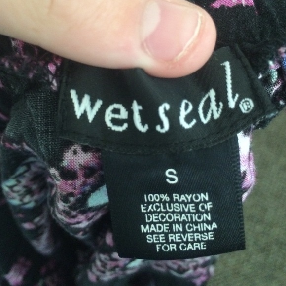 black printed flowy shorts - Picture 3 of 3