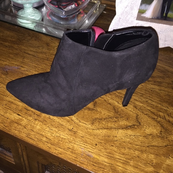 Edgy black booties!