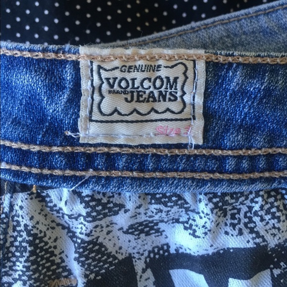 Lightly distressed Volcom denim skirt - Picture 3 of 4