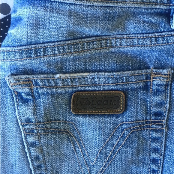 Lightly distressed Volcom denim skirt - Picture 4 of 4