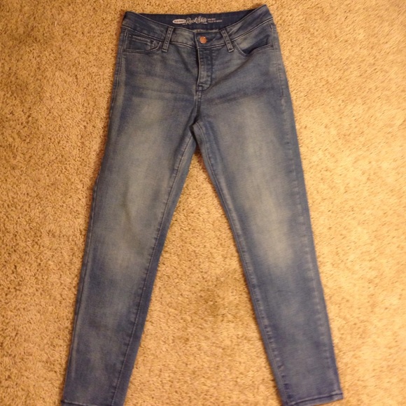 Rockstar mid rise, light wash, Capri 24" jeans.