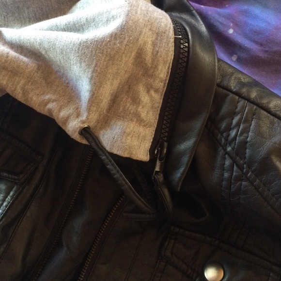 Grey Jacket With Built-in Leather Vest - Picture 3 of 4