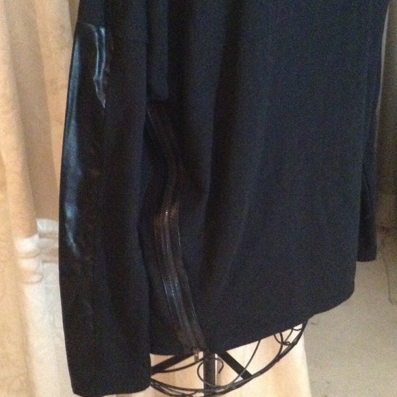 Ya Losangeles top. $$$17 - Picture 2 of 4