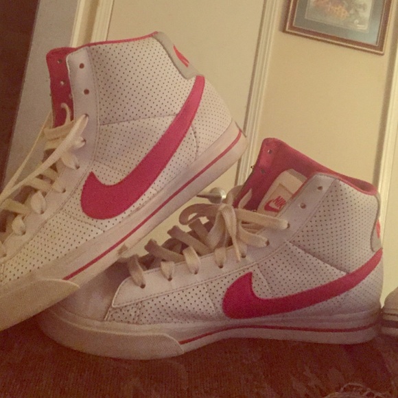 Nike shoes - Picture 1 of 1