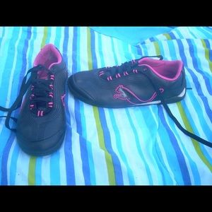 Puma tennis shoes