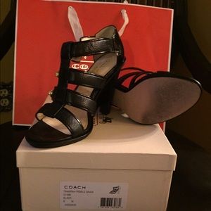 Black Coach Tamarah heel