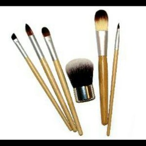 Earth Diva Minerals Vegan Makeup Brush Set.