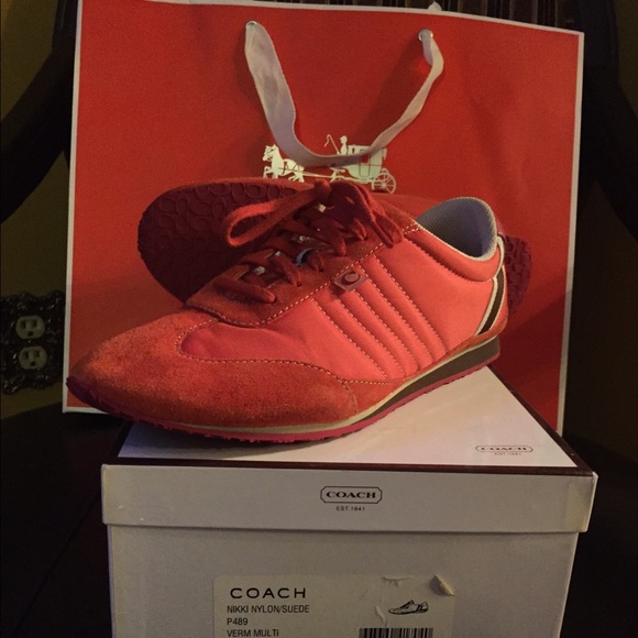 Salmon nylon/suede sneaker