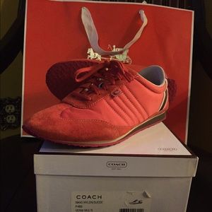 Salmon nylon/suede sneaker