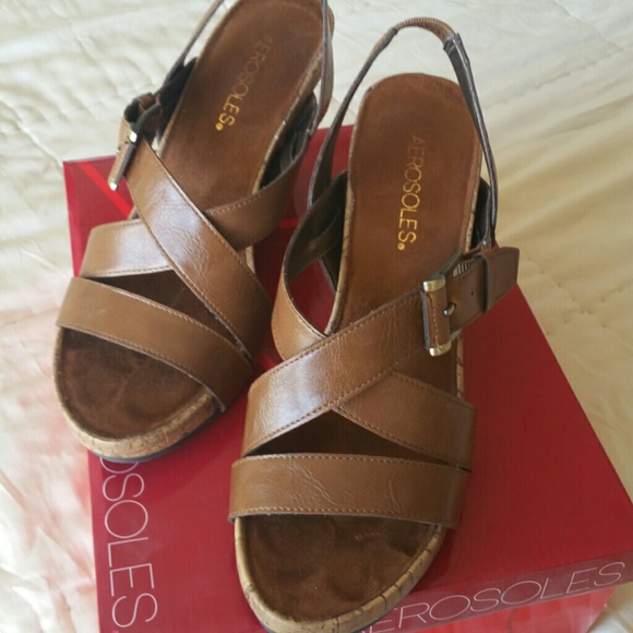 Aerosoles size 7 1/2 brown wedge sandals