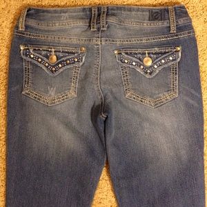 L.E.I. Ashley capris. Cute back pockets!!! Size 7