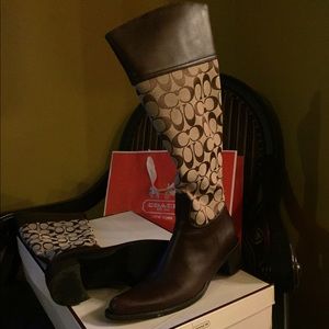 Brown logo Coach boot