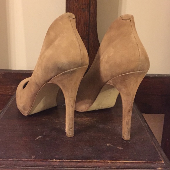 ❗️DONATING 6/12❗️FINAL PRICE❗️BCBGeneration nude high-back pumps - Picture 2 of 4
