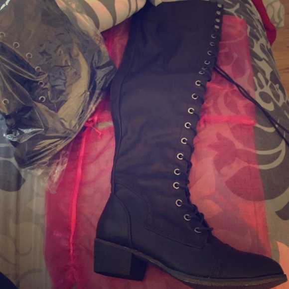 Gorgeous knee high boots!