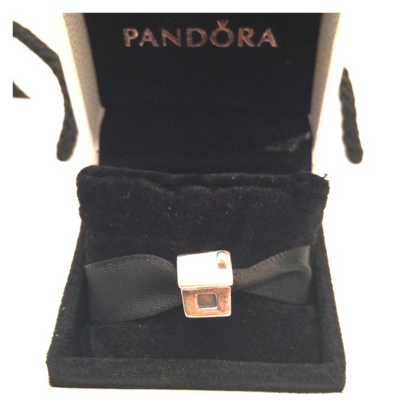 ✨Pandora House Charm✨