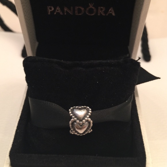 ✨Pandora heart charm✨
