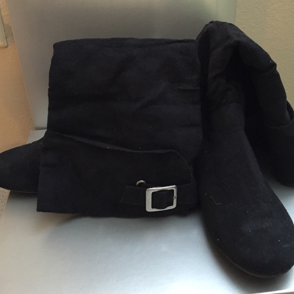 Black boots. Size 6.5. Worn. 15.5 in high.