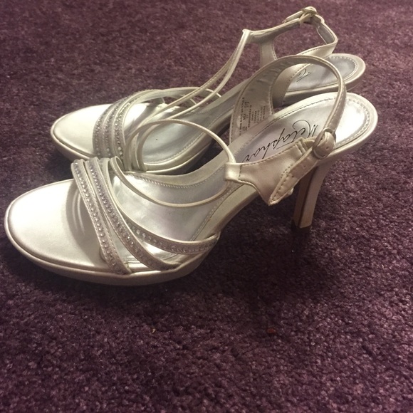 Shoes - Picture 2 of 3