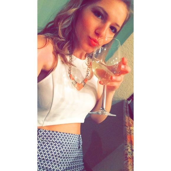 Meet your Posher, Jacquelynn - Picture 3 of 4