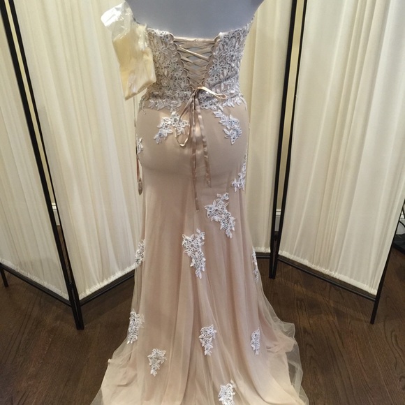 Meet your Posher, Eliza - Picture 2 of 4