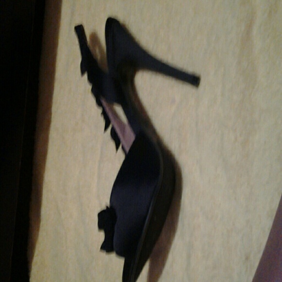 Rose petal black heels . - Picture 4 of 4