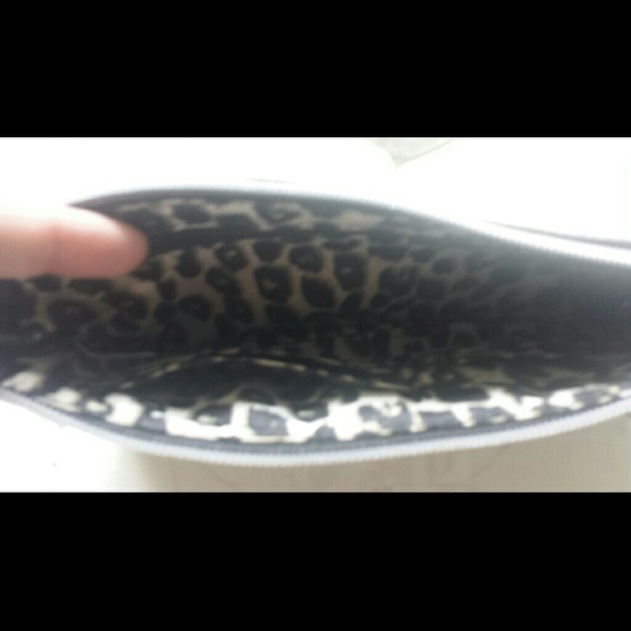 Clutch - Picture 2 of 2
