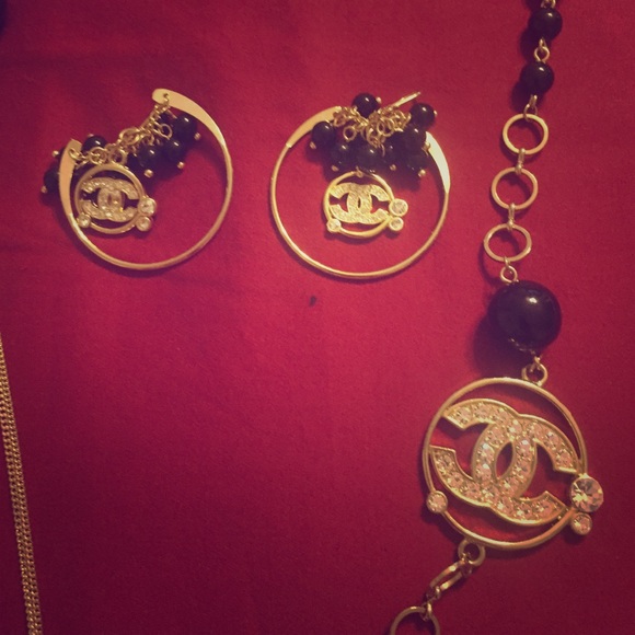 Chanel set - necklace with matching earrings