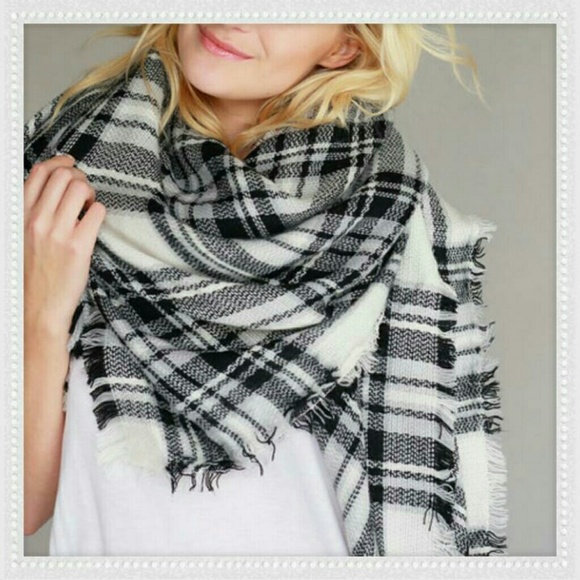 (SOLD) Black & White Tartan Blanket Scarf - Picture 2 of 2