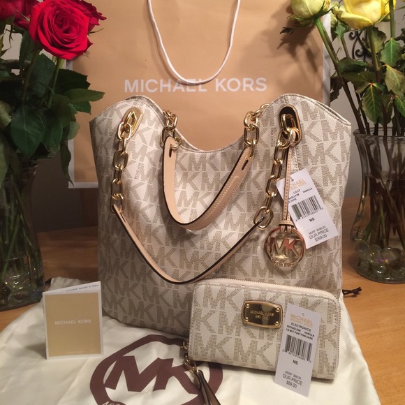 Michael Kors Handbags - SOLD on another site Michael Kors Purse/Bag