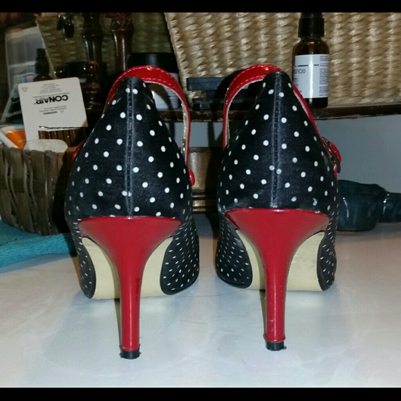 Heels - Picture 3 of 4